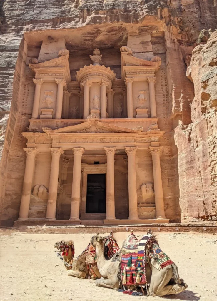 Petra, la Meraviglia Silenziosa: tra Mito, Sabbia e Gloria